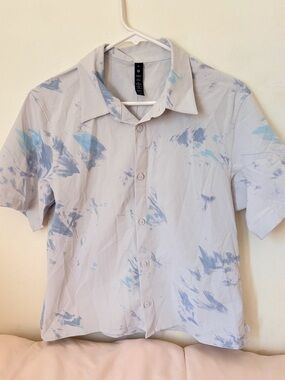 Lululemon Men’s button up shirt